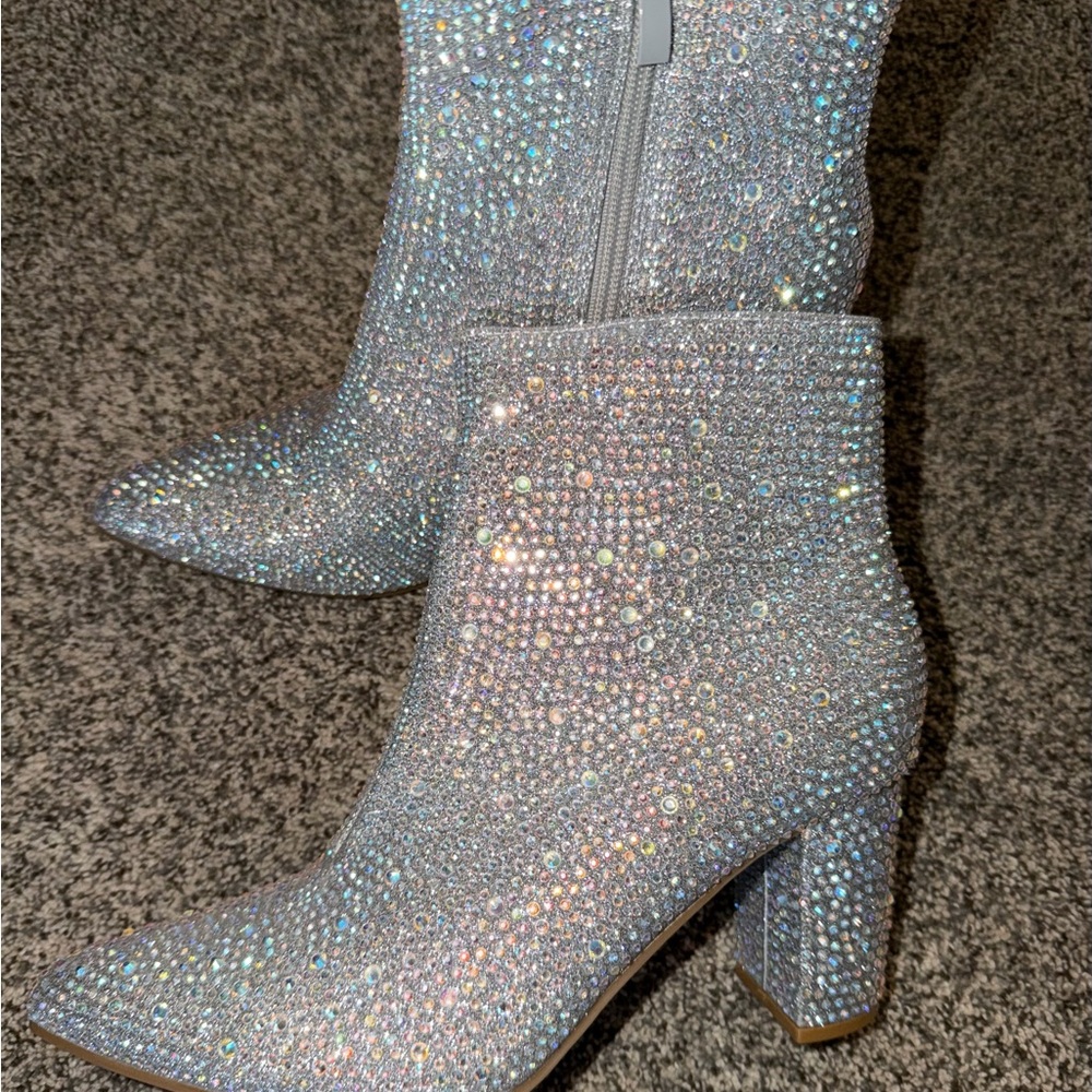 NWOT Forever women’s 8.5 Glittering RHINESTONE Silver Heeled Boots SHOWS
